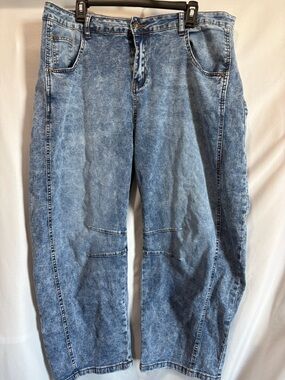 Women's Wide Leg Acid Wash Jeans in Light Blue
